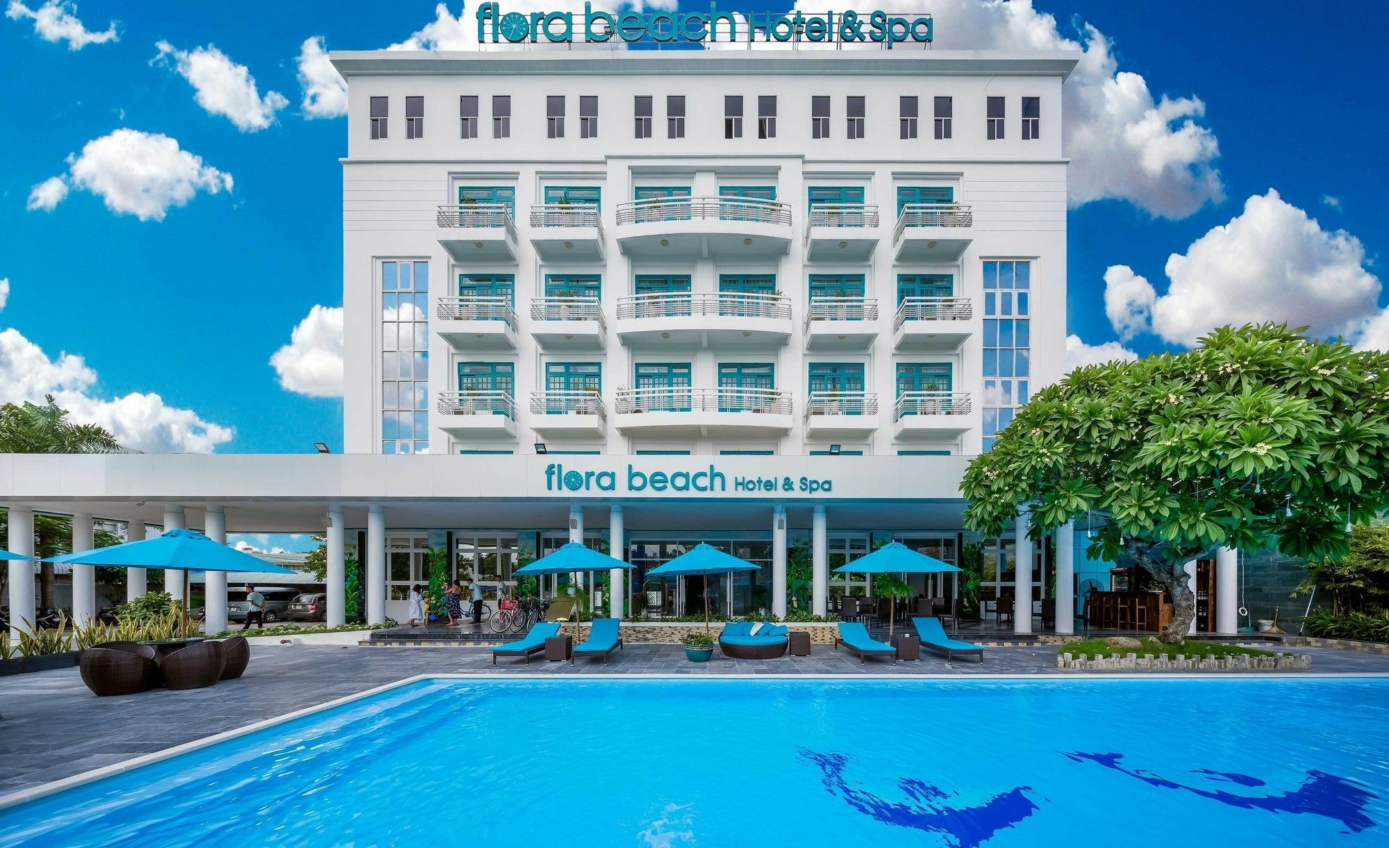Zoneland Flora & Khách sạn 3*