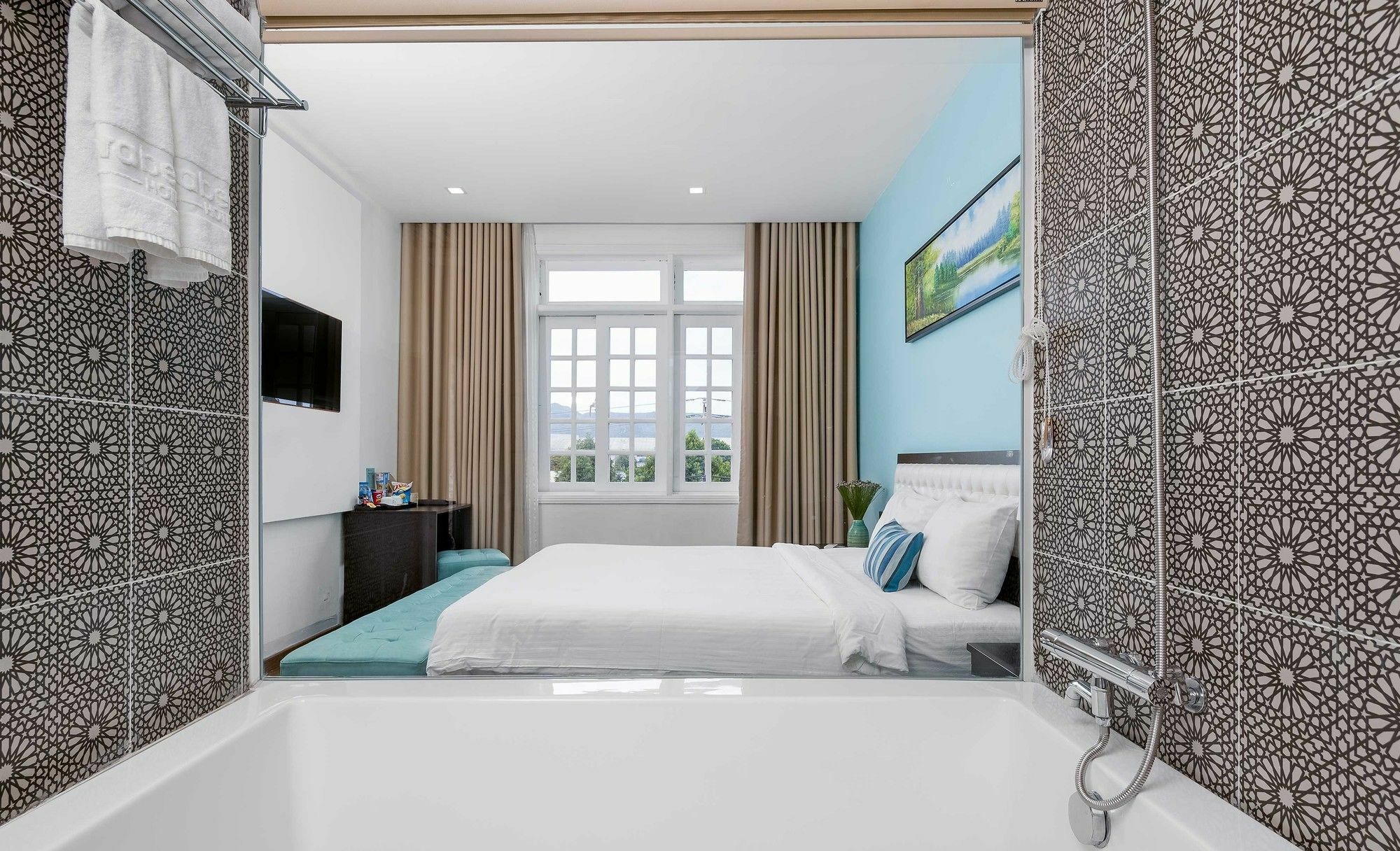 Zoneland Flora & Khách sạn
