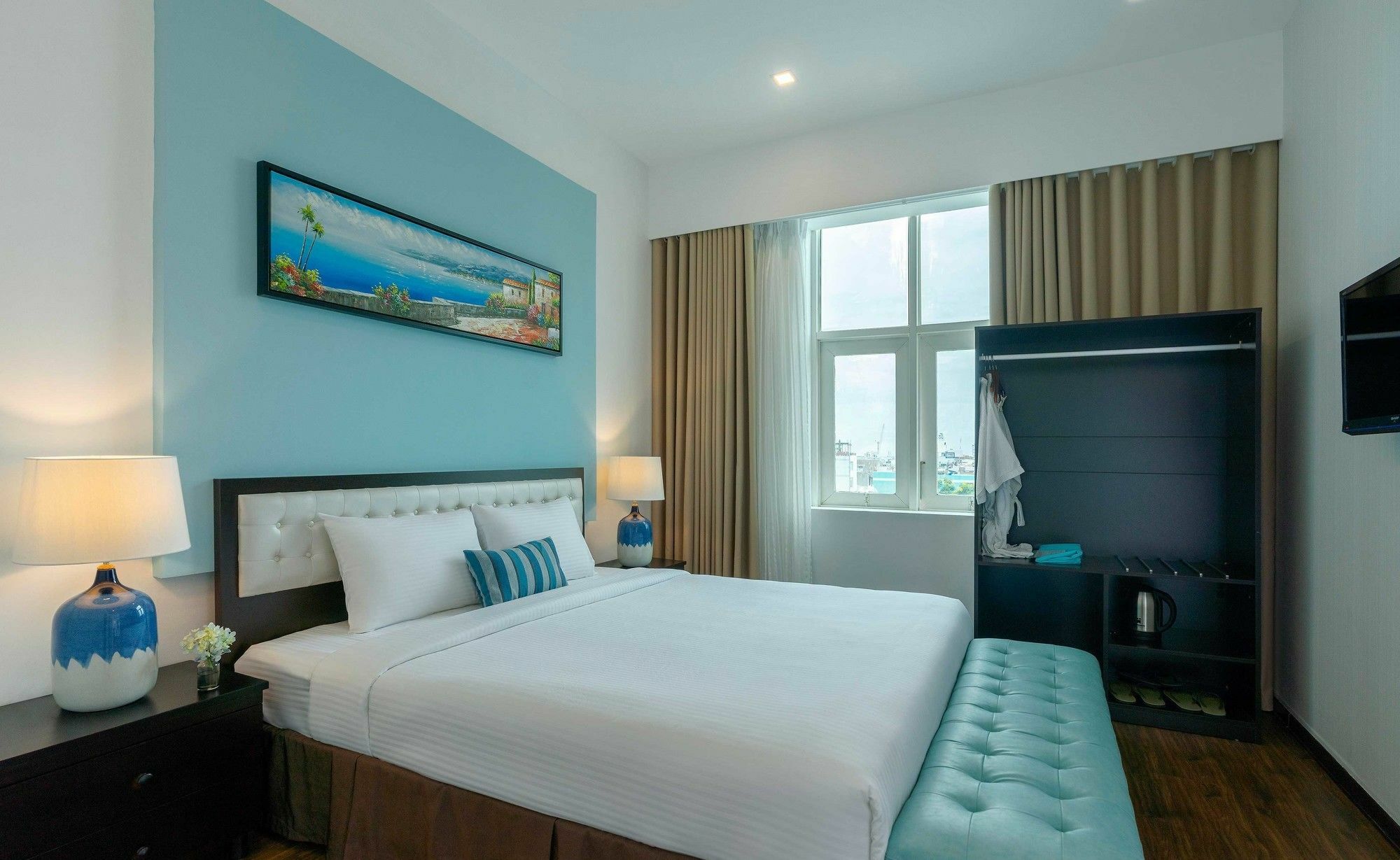 Zoneland Flora & Hotel