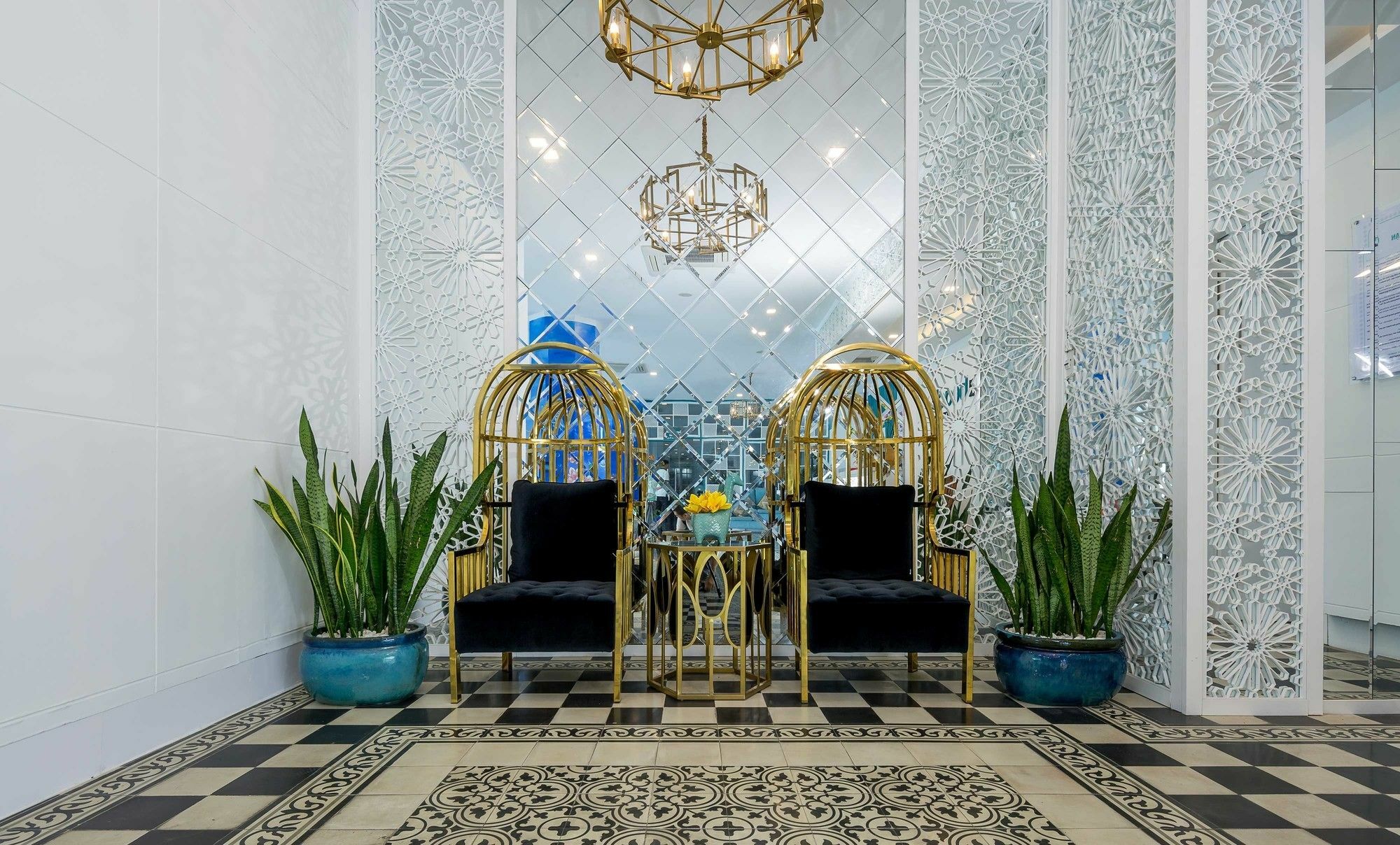 Zoneland Flora & Hotel